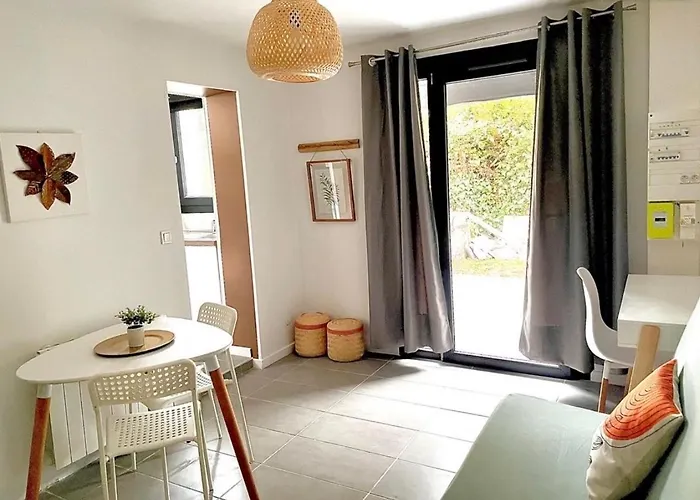 Le Pavillon Cosy & Terrasse Proche Bordeaux Апартаменты *